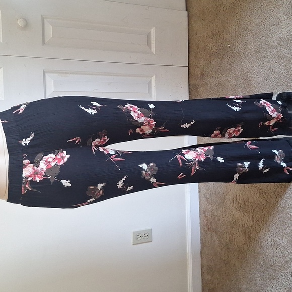 Boho Black Floral Wide-Leg Pants – Size Large - Picture 3 of 5